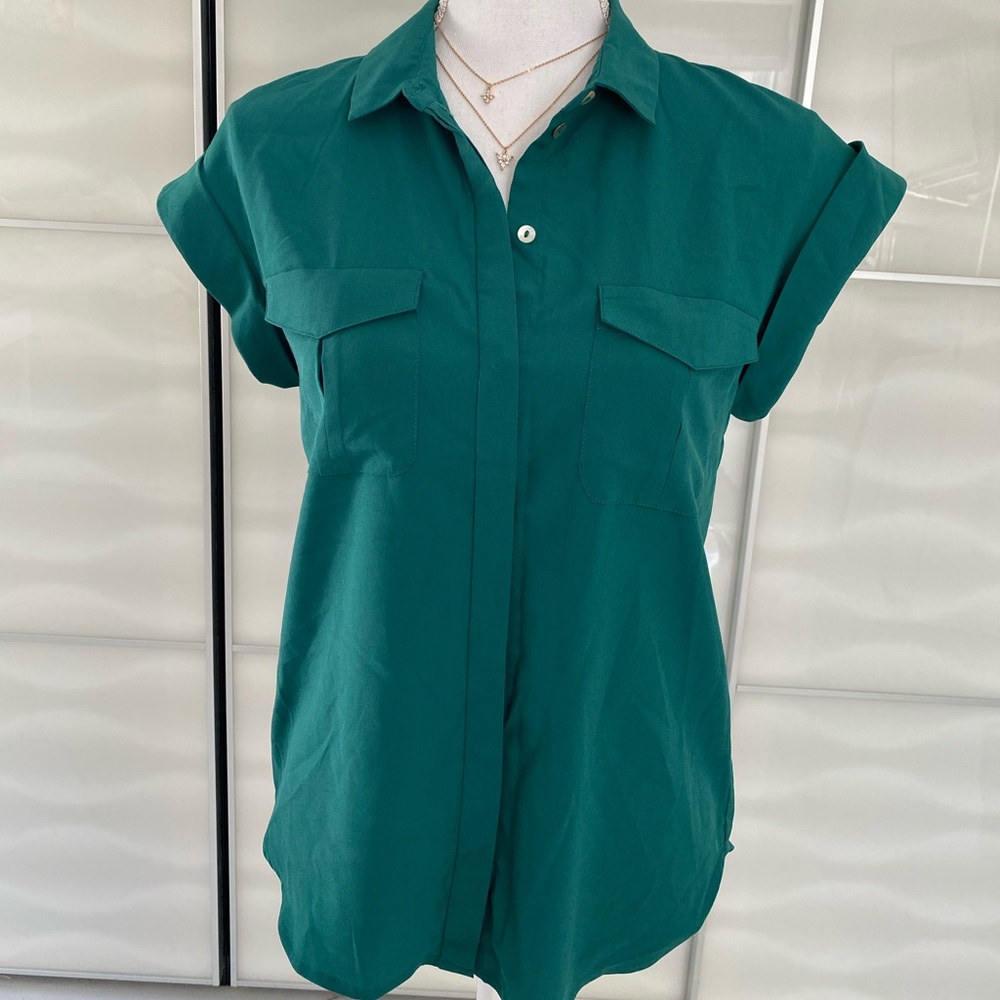 2/$30 H&M Green Top ✅